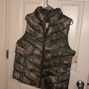 NWT XL Camo Puffer Vest